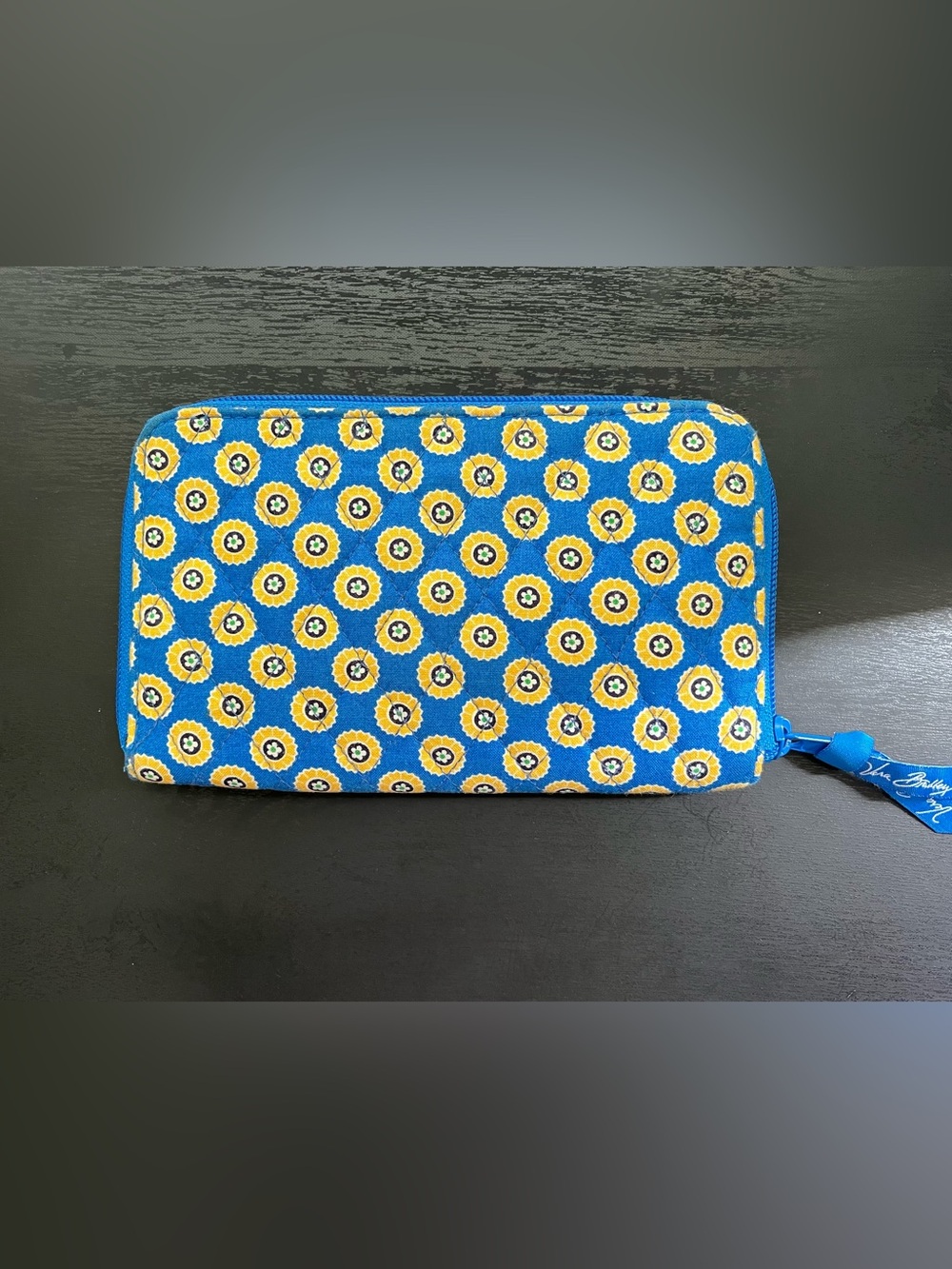 Vera Bradley Riviera
Blue Zip Around Wallet Retired
